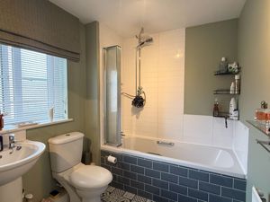 Bathroom - click for photo gallery
